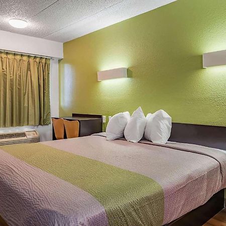 Days Inn By Wyndham Cincinnati I-71 Silverton Exteriör bild
