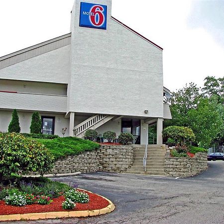 Days Inn By Wyndham Cincinnati I-71 Silverton Exteriör bild