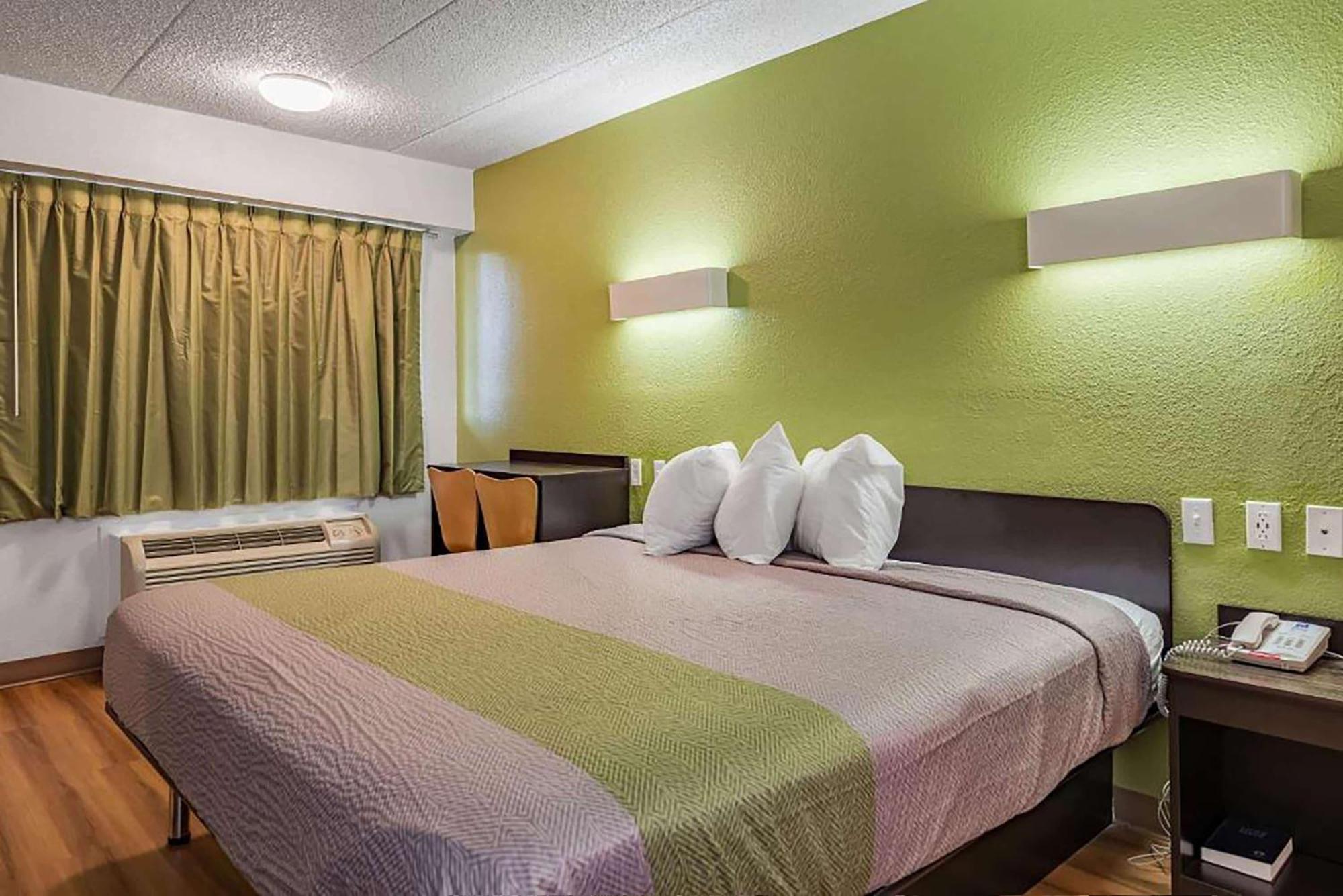 Days Inn By Wyndham Cincinnati I-71 Silverton Exteriör bild