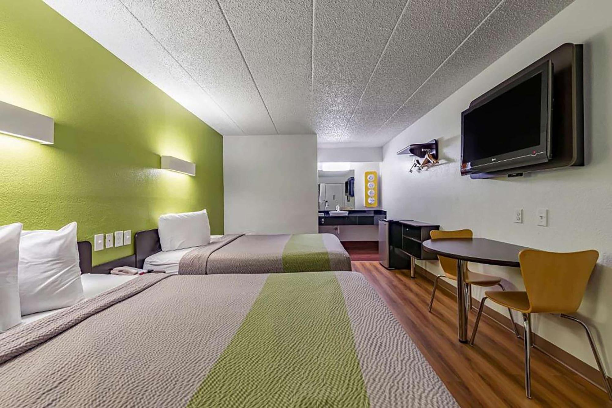 Days Inn By Wyndham Cincinnati I-71 Silverton Exteriör bild