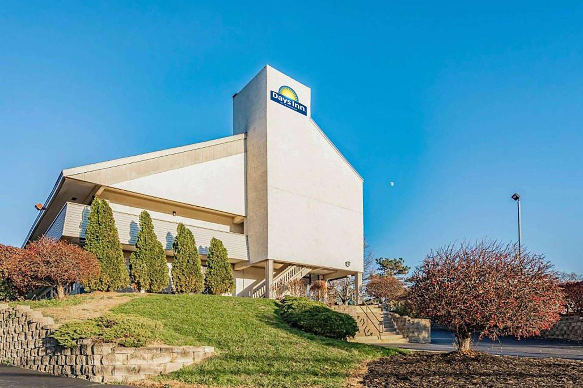 Days Inn By Wyndham Cincinnati I-71 Silverton Exteriör bild