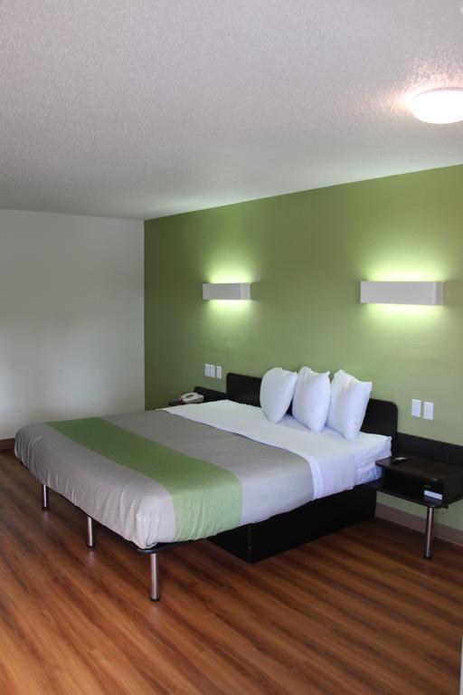 Days Inn By Wyndham Cincinnati I-71 Silverton Exteriör bild